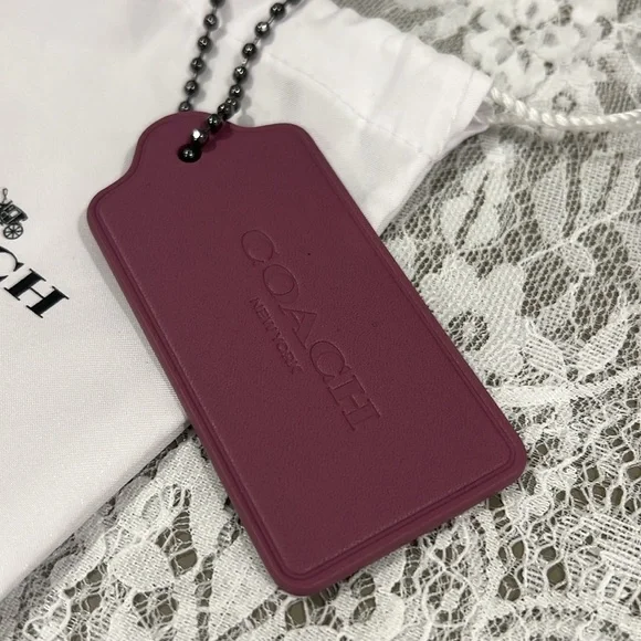 Coach tag w/ Dustbag! Orlando detail design! - Picture 4 of 4